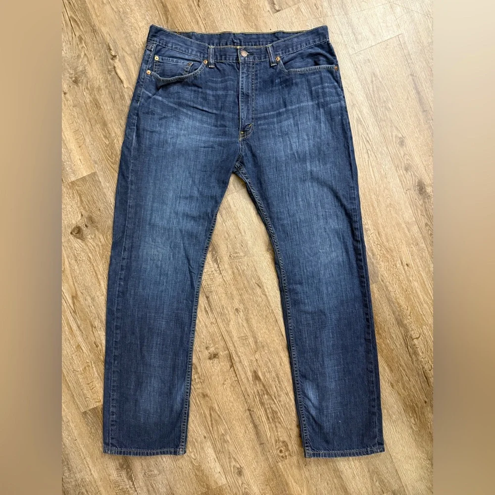 Levi’s • 505 Regular Fit Jeans 38x34